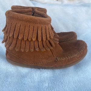 Toddler girl Minnetonka Boots Size 11